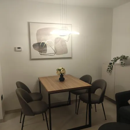 Amelie A4 * Пула